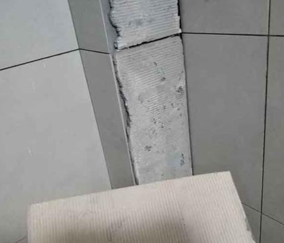 漳浦瓷砖空鼓维修公司分享下厨房瓷砖脱落的补救措施。